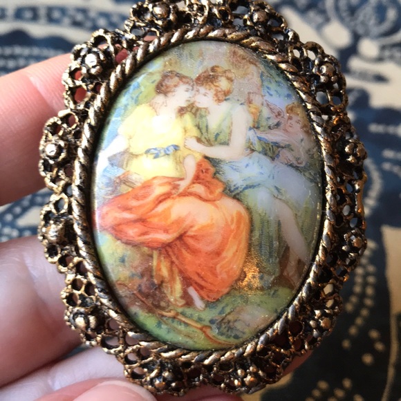 Vintage painted cameo - Picture 2 of 4